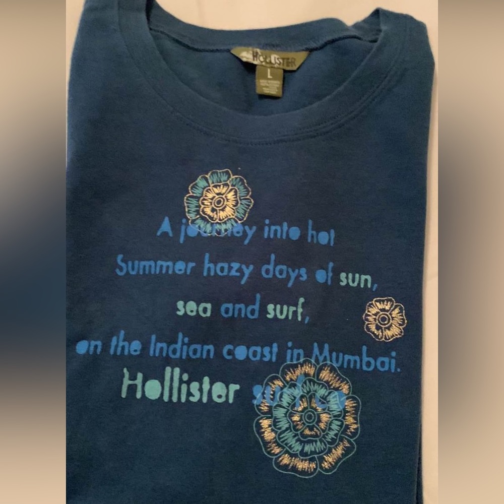 Hollister Tee • Size Large